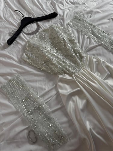 فستان سهره صدر مع كرستال ابيض