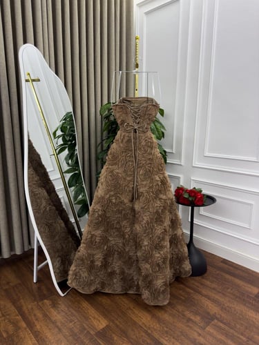 فساتين كلوش وجيبون تحت