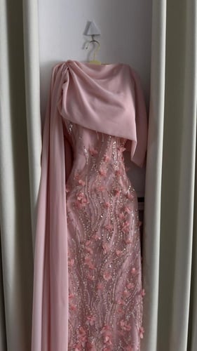 فستان وروود