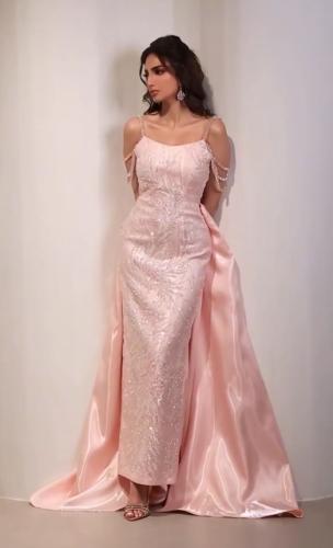 فساتين باربي و تُل مورد