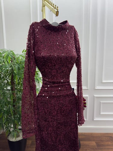 فستان دانتيل مطرز لول وخرز