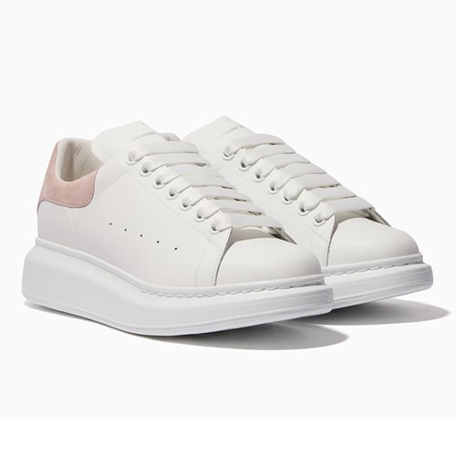 حذاء سنيكرز جلدي أبيض بكعب سويدي وردي