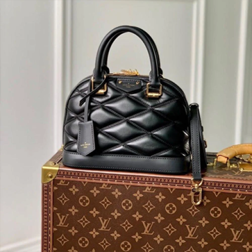 شنطة لويس فيتون Louis Vuitton