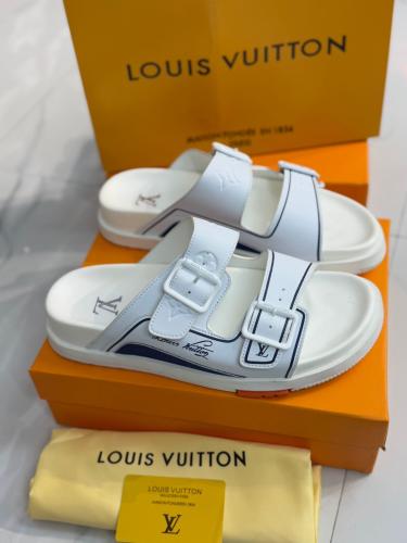 نعال لويس فيتون