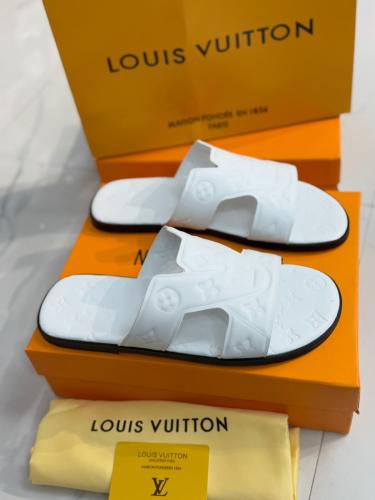 نعال لويس فيتون