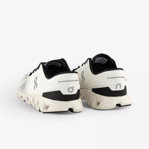 حذاء On Cloud X 3