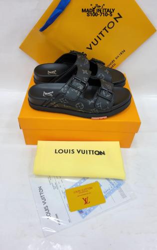 نعال لويس فيتون