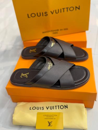 نعال لويس فيتون