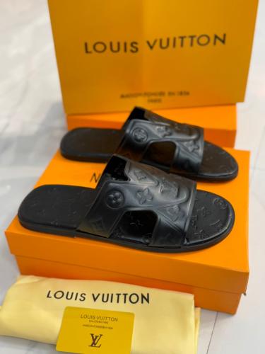 نعال لويس فيتون