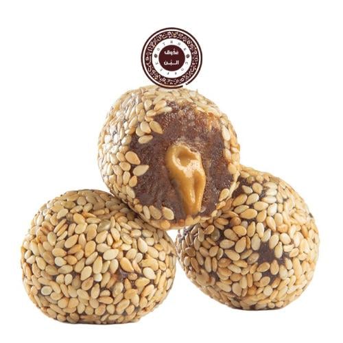 تمرية بالسمسم محشو بالطحينية