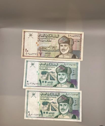 5 قطع عملة عمانية متنوعة