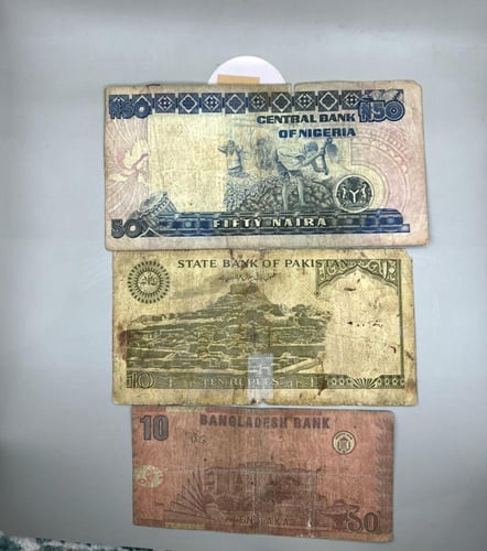 6 قطع عملات عالمية مختلفة x10