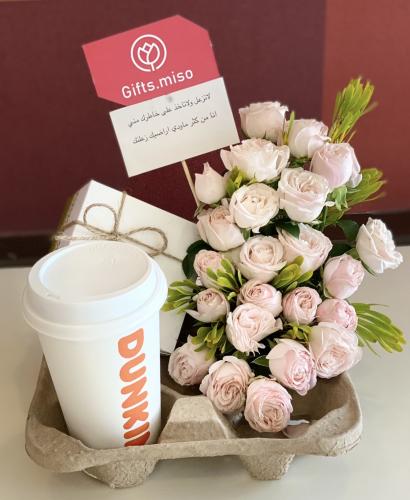 باقة ورد مع قهوه دانكن +شكلاتة باتشي