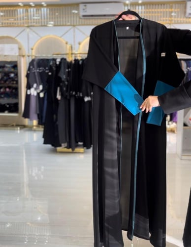 عبايه بأكمام ستريتش
