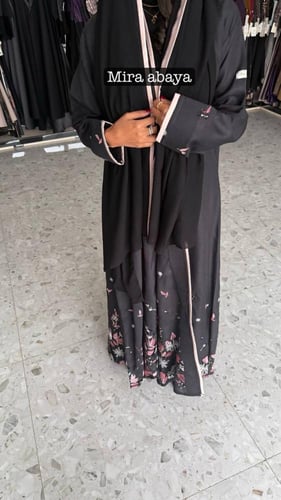 عبايه الندى بتطريز ورود