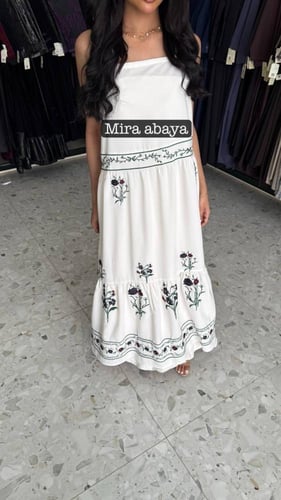 فستان بتطريز ورود