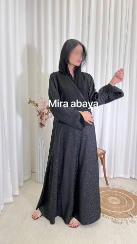 عبايه بتطريز تايقر اسود