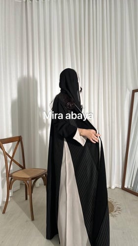 عباية الورا بقماش مخطط