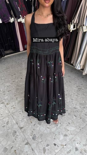 فستان بتطريز ورود