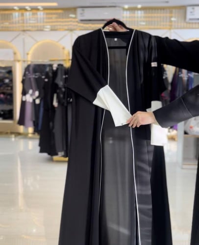 عبايه بأكمام ستريتش
