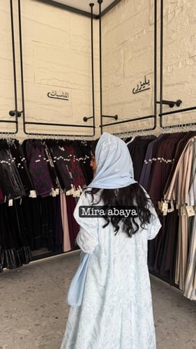 عبايه بتطريز يدوي