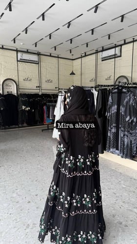 عبايه حلا بالتطريز الجديد