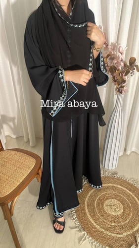 عبايه البسمه