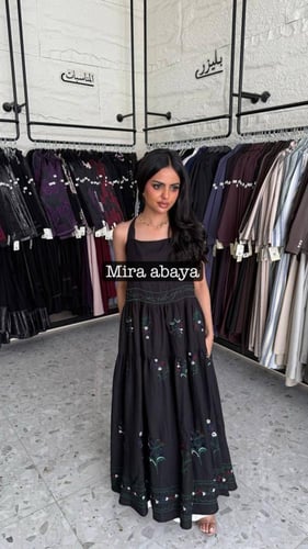 فستان بتطريز ورود