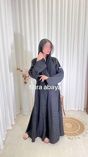 عبايه بتطريز تايقر اسود