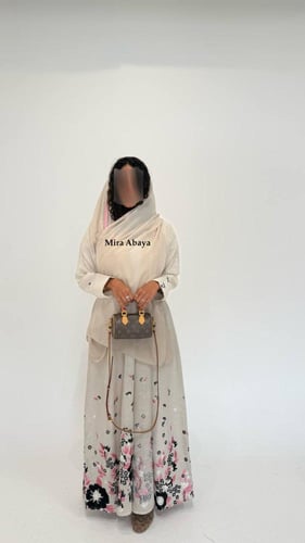 عبايه الندى بتطريز ورود