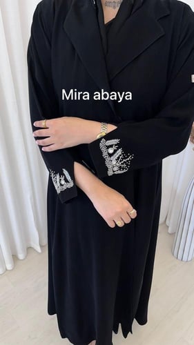 عبايه شك مع كسرات جانبية