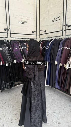 عبايه بتطريز يدوي