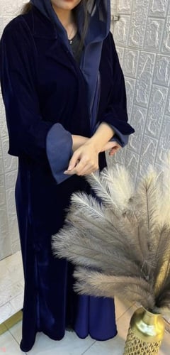 عباية مخمل كحلي