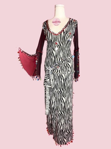 بدلة رقص الملكة سنيورة