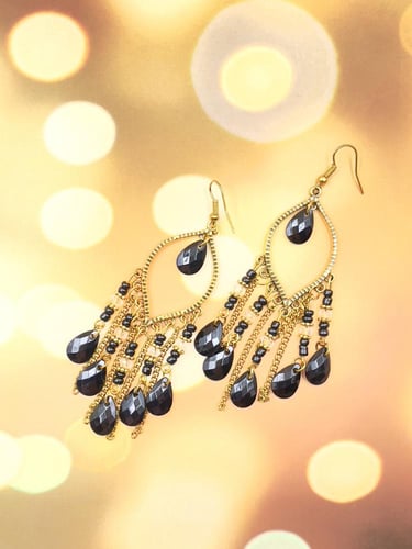 حلق الفنانة دينا الشربيني (أسود)