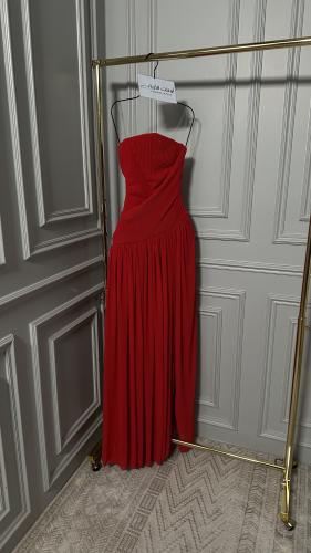 فستان سهرة أحمر شيفون بتصميم درابيه