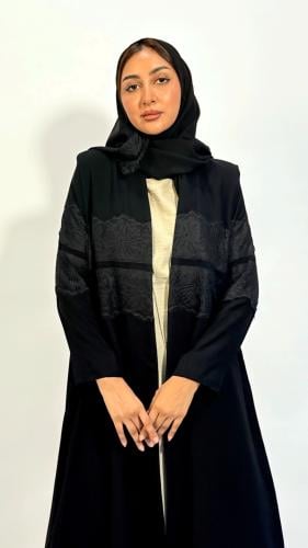 4 – عباية نسائية سوداء قصة بليزر بتدخيلة دانتيل |لمسات ايلاف