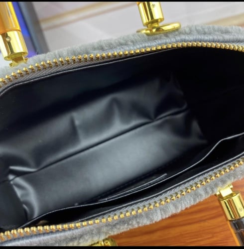 شنطة "فيندي "