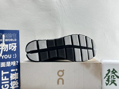 حذاء " on Running " للجنسين