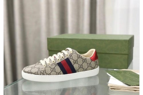 حذاء رجالي من " قوتشي "