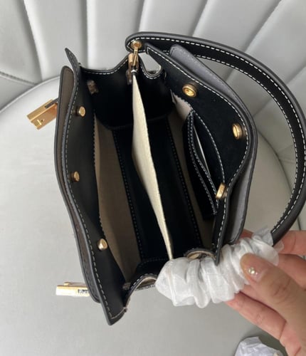 شنطة " توري بوش " نسائي