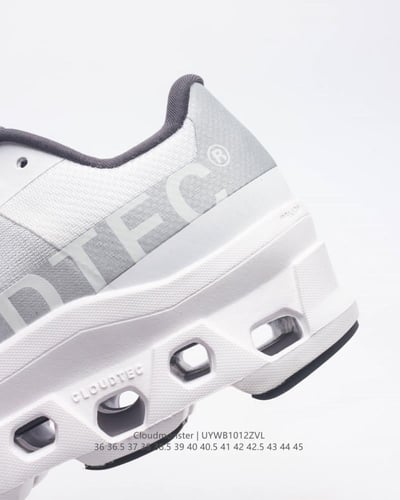 حذاء رياضي رجالي ماركة " on Running "