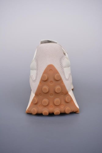 حذاء " نيو بالانس " للجنسين