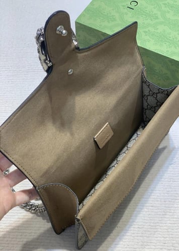 شنطة " قوتشي " نسائيه