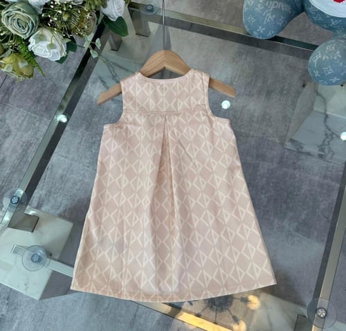 فستان " ديور " للاطفال