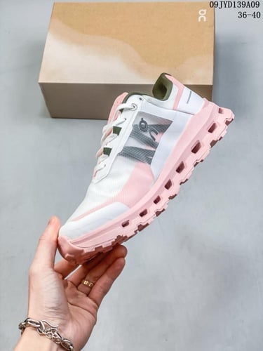 حذاء " on Running " للنساء