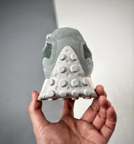 حذاء " نيو بالانس"