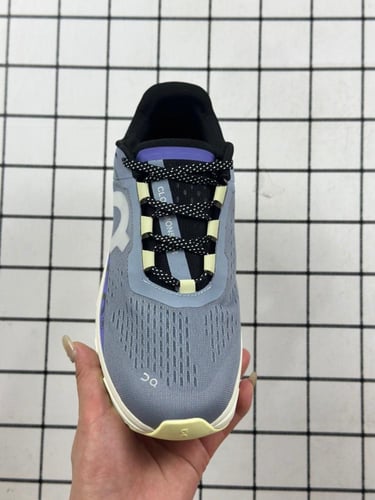 حذاء رياضي رجالي ماركة " on Running "