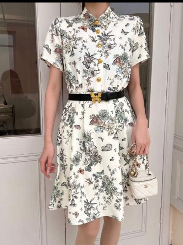 فستان نسائي من "ديور"