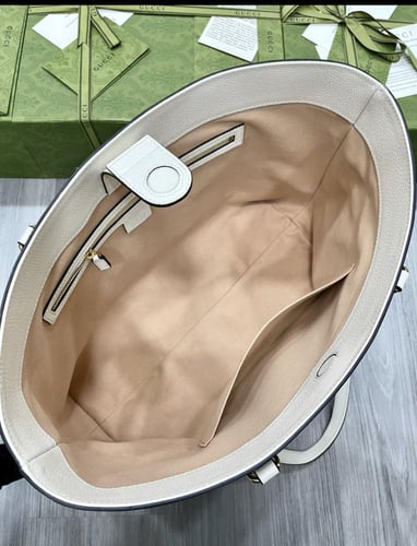 شنطة " قوتشي" نسائية